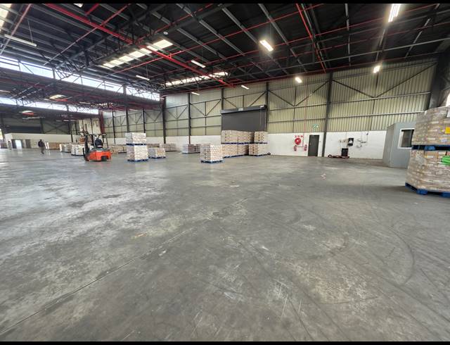 2,268M² WAREHOUSE TO LET IN ROBERTSHAM